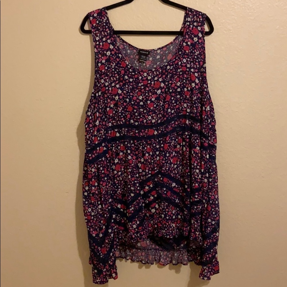 PLUS SIZE Floral Hi- Low Top
